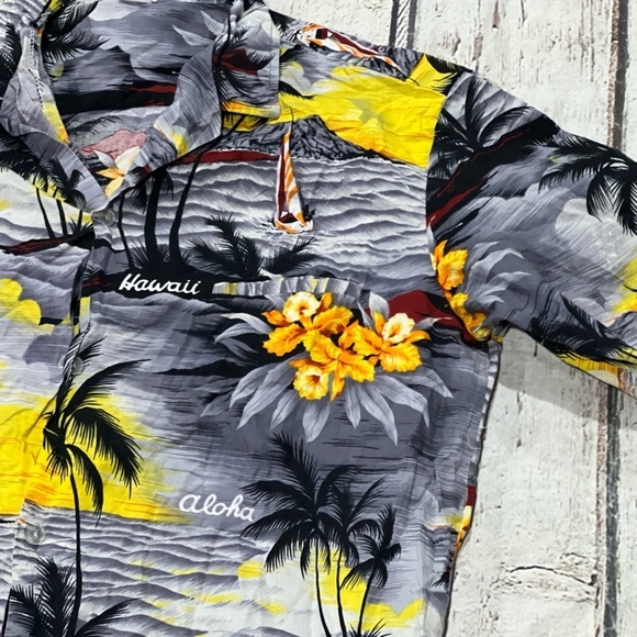 Hawaiian Vintage Royal Creation Button Up Aloha Beach Vacation Shirt - Picture 2 of 7